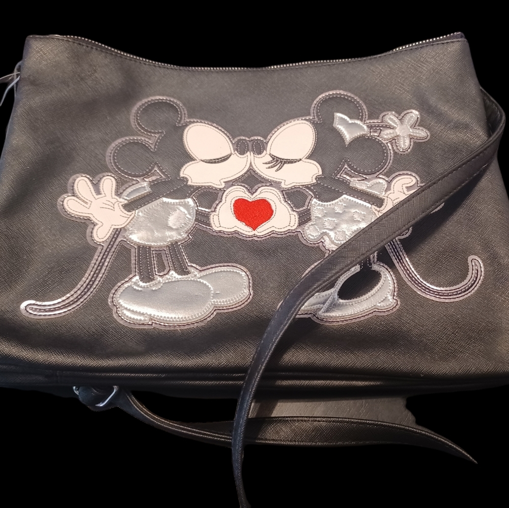Disney Mickey and Minnie Kissing Purse Bag NWOT
